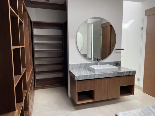 Casa Con 4 Recámaras, Una En Planta Baja, Privada Con Alberca. Lomas Del Campanario Norte