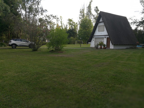 Imagen 3 de 18 de Casa Quinta En Barrio Los Bosquecitos!!!