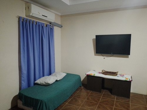 Vendo Casa : 2 Dormitorios ,baño , Living ,cocina Comedor .