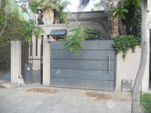 Imagen 1 de 13 de Casa De Inmejorable Ubicación A Pocas Cuadras De La Estación De Tigre - Ciudad De Tigre
