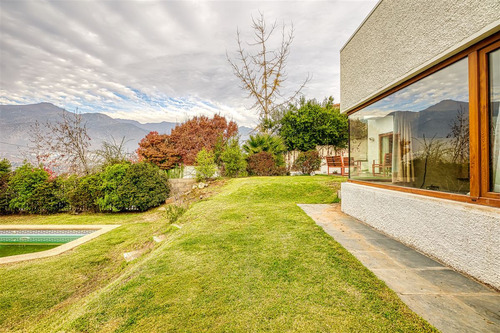 Casa En Exclusivo Sector. San Carlos De Apoquindo.