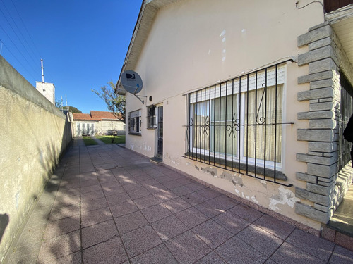 Venta | Casa De 3 Ambientes | 2 Viviendas En Block A Reciclar | En Lo Mejor De Constitucion |