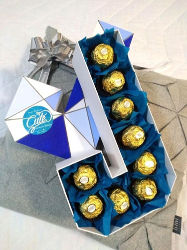 Letra G Decorada Con Chocolate Ferrero Para 14 De Febrero
