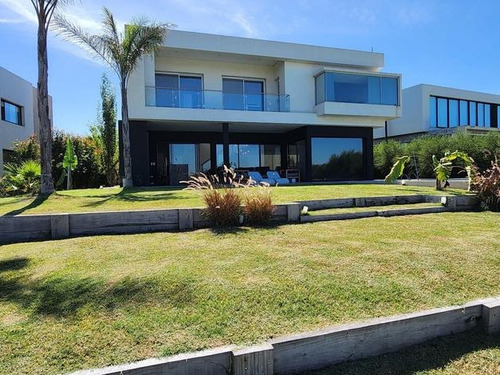 Casa En Venta En El Canton Islas Escobar