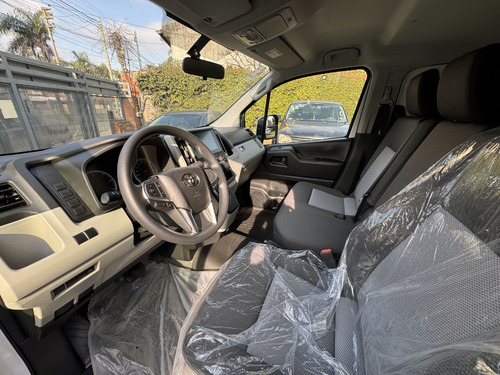Toyota Hiace 2.8 Tdi Furgón 6at L1h1 3a 4p