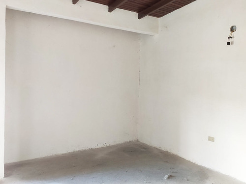 Imagen 7 de 11 de Vendo Townhouse En Conj. Resid. Cascada De Betania