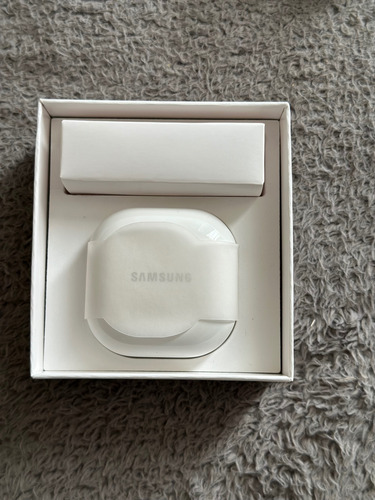 Audífonos Bluetooth Samsung Galaxy Buds 2 Blancos (Usado)