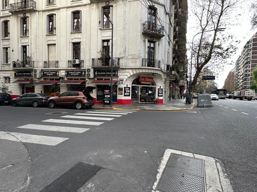 Venta Local De Esquina Con Renta En Recoleta