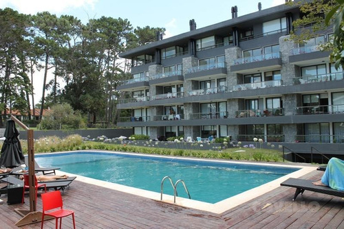 Imagen 23 de 30 de Venta Apartamento Unique ! 1 Dormitorio Con 2 Baños, Piso Alto Al Frente ! Se Vende Equipado !!!