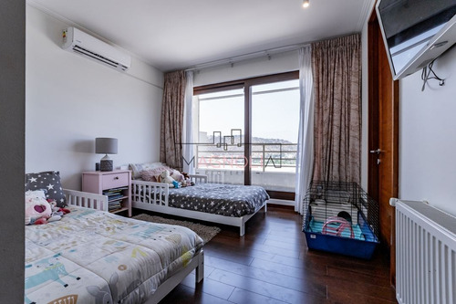 Casa En Venta De 5 Dorm. En Lo Barnechea