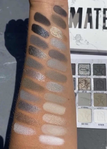 Paleta Sombras Jeffree Star Cremated Gris 24 Tonos Gris
