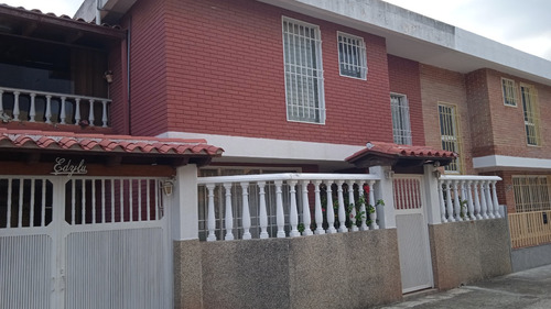 Espaciosa Y Comoda Casa En Venta 