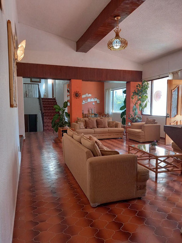 Casa Sola En Lomas De Atzingo, Cuernavaca, Morelos - Ber-1024-cs*