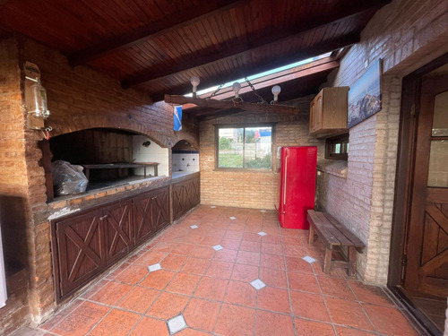 Casa En Venta De 3 Dormitorios En Piriápolis (ref: Iea-1832)