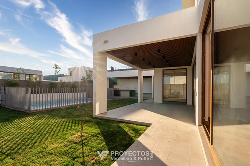 Casa Nueva En Arriendo De 4 Dorm. + Office Sector Monseñor