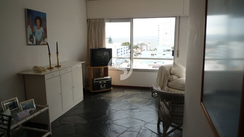 Apartamento En Peninsula, 2 Dormitorios *- Ref: 3394