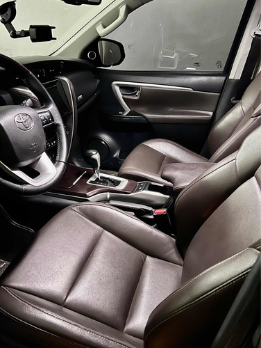 Imagen 4 de 4 de Toyota Sw4 2017 2.8 Srx 177cv 4x4 7as At