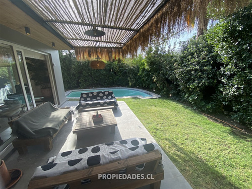 Casa En Venta De 3 Dorm. En Las Condes