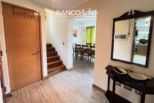 Casa En Venta En Los Arrayanes, Isla Teja Sur, 3 Niveles