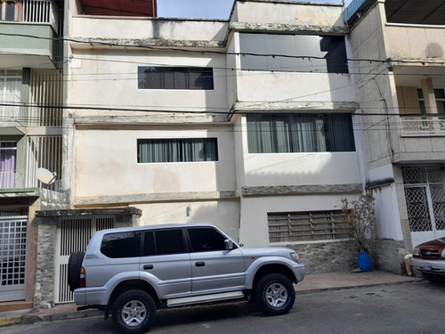 Vendo Edificio 690m2 El Cuji  San Antonio 6445 