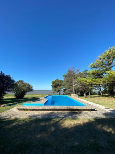 Imagen 4 de 29 de Extensa Casa Quinta Sobre El Rio Paraná