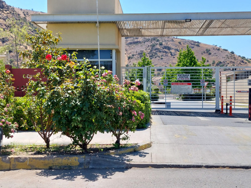 Casa En Condominio Con Laguna Artificial