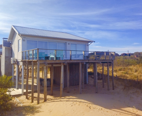 Espectacular Casa Frente Al Mar, En La Playa
