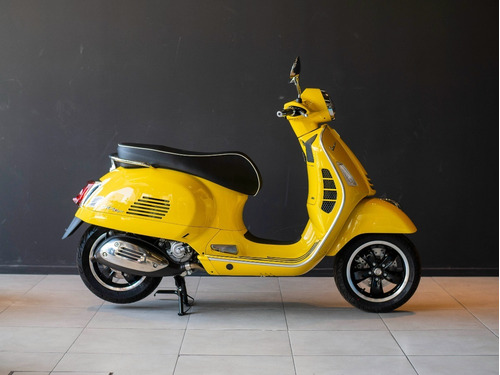 Imagen 23 de 25 de Vespa Gts Super 300 Amarilla Reserva Ya