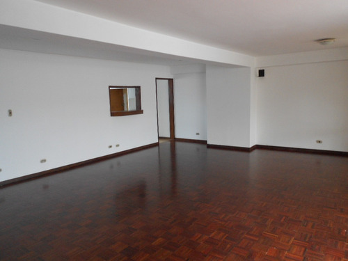 Vendo En Los Samanes Pent House 270 M2, 4 Hab/ 4 Baños/ 3 Ptos.