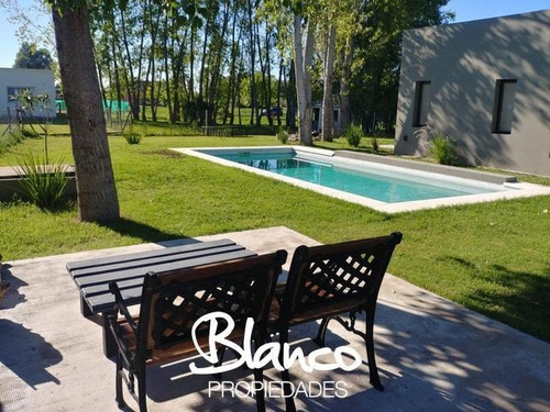 Muy Linda Casa En Una Planta, Con Pileta, Dentro Del Barrio San Matías