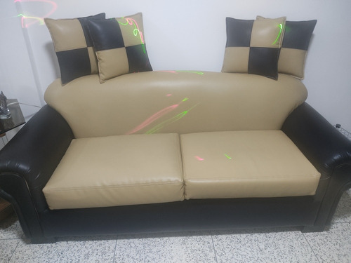 Imagen 1 de 4 de Mueble Sofa 3 Puestos En Vipiel Casi Nuevo 3 Meses De Uso