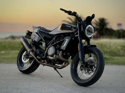Husqvarna Svartpilen 701
