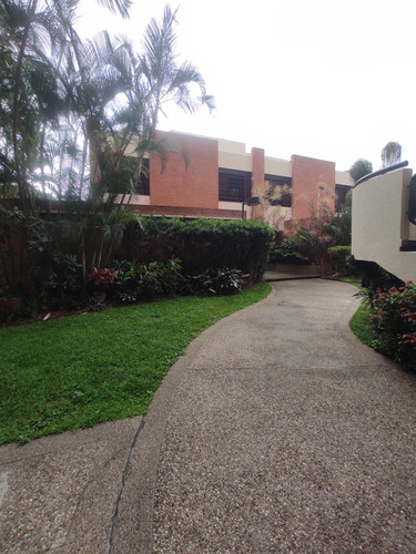Town House En Venta. Urb. Santa Eduvigis