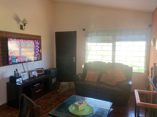 Se Vende Casa, 3 Dormitorios, Con Amplio Terreno, A 1 Cuadra De La Playa, En Lomas De Solymar. Ciudad De La Costa.