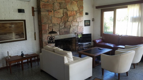 Casa Con Buenas Comodidades En Mansa A 2 Cuadras De La Playa- Ref: 1707