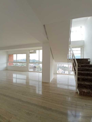 Imagen 7 de 20 de Se Vende Apartamento Ph Triplex De 334 M2 4h/4b/3p En Lomas Del Sol