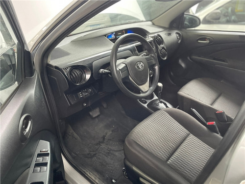 Toyota Etios 1.3 X 16V FLEX 4P AUTOMÁTICO