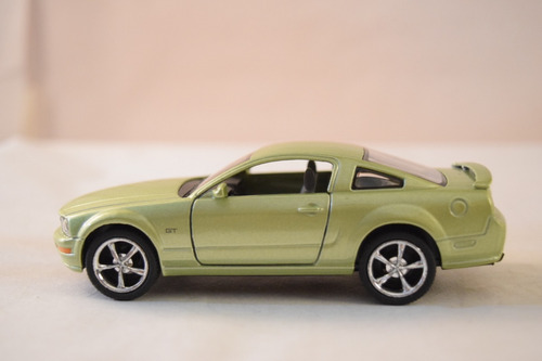 Ford Mustang Gt Verde Limon Kinsmart 1/38 Sin Caja 