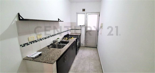 Imagen 1 de 7 de Departamento En Venta 1 Dormitorio Y Patio La Plata
