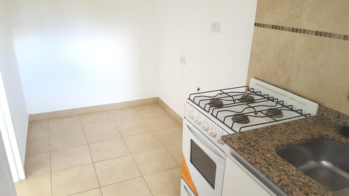 Imagen 5 de 9 de Departamento En Barrio Lourdes!! Un Dormitorio Poca Antigüedad!!