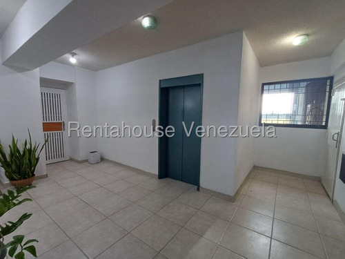 Apartamento En Venta Avenida Fuerzas Aereas. Maracay Edo. Aragua. Brm