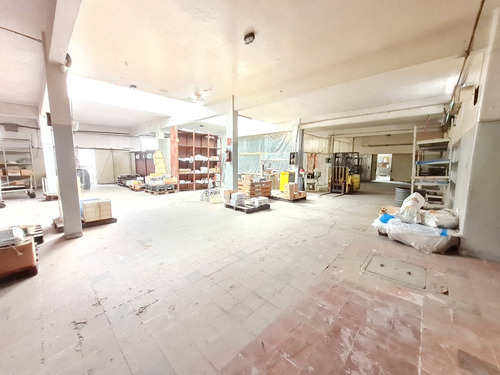 Vende Local Industrial O Deposito - Padrón Único De 1800 M2 - Brazo Oriental