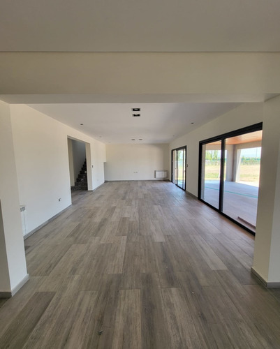 Imagen 25 de 30 de La Cascada Country Golf, Casa En Venta, 3 Dormitorios, 3 Baños, Cochera Para 3