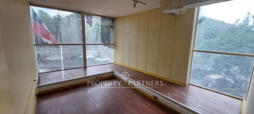 Gran Local En Av. Andrés Bello | Ubicación Privile...