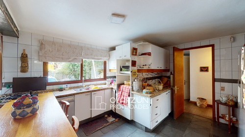 Casa En Venta En Condominio De 4 Dormitorios 4 Baños 2 E