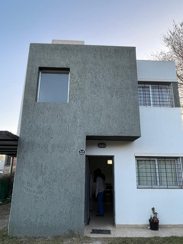 Hermoso Duplex En Villa Allende - 2 Dormitorios - Cochera Y Terreno Amplio - Barrio Español