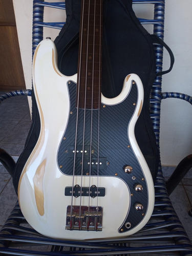 Imagem 1 de 5 de Baixo Nova Custom Fretless