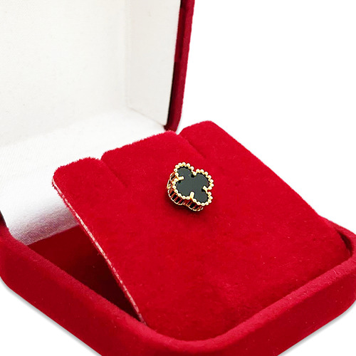 Pingente Trevo Em Ouro 18k Com Pedra Onix Natural 4 Folhas Cor Amarelo