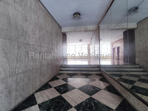 Ip Vendo Apartamento En Altamira 25-23743