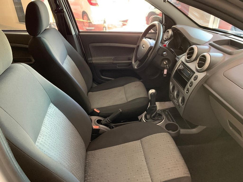 Ford Fiesta Sedan 1.6 Se Flex 4p 2013/2014 Prata